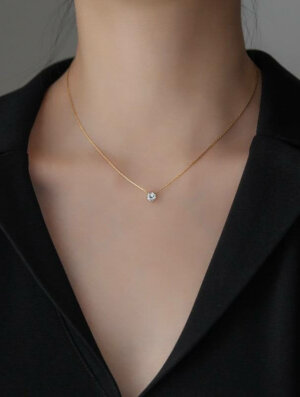 Collar Acero Elegancia Luminosa