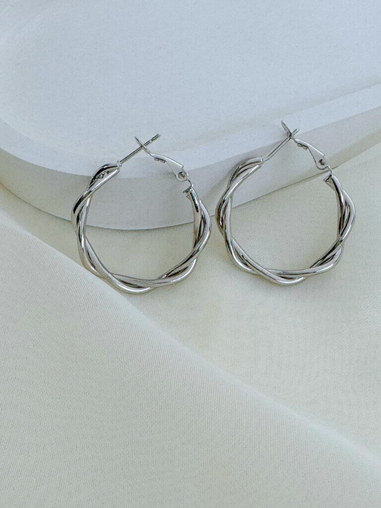 aretes-acero-cascada-plateada