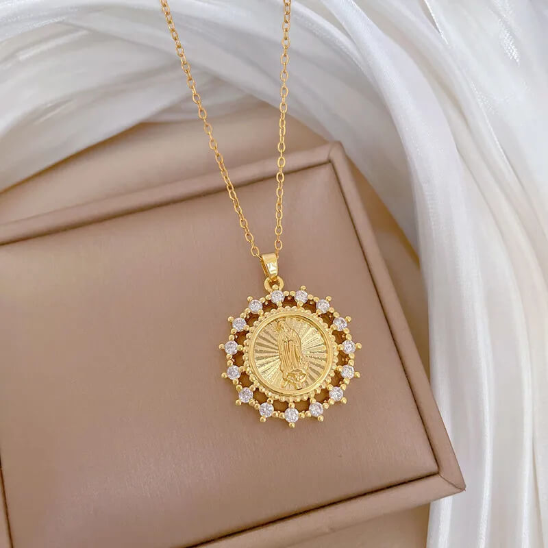 collar-mujer-virgen-sagrada