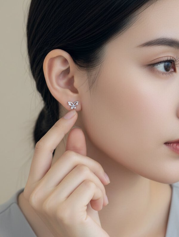 Aretes Mini Mariposa Nocturna