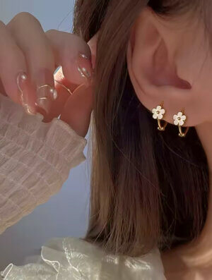 Aretes Mini Flor Delicada
