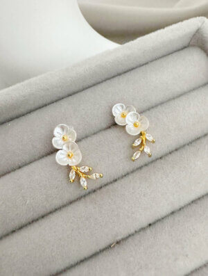 Aretes Mujer Flor Nacar