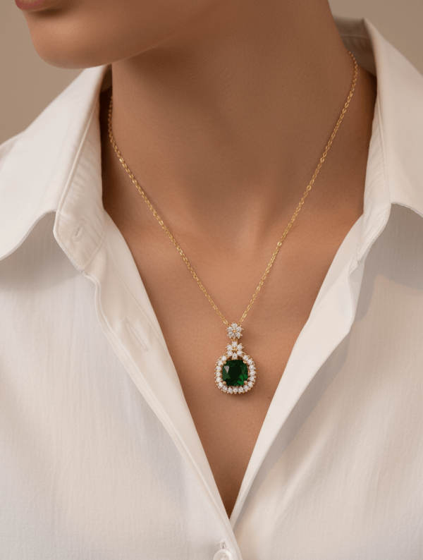 Collar Linaje Esmeralda