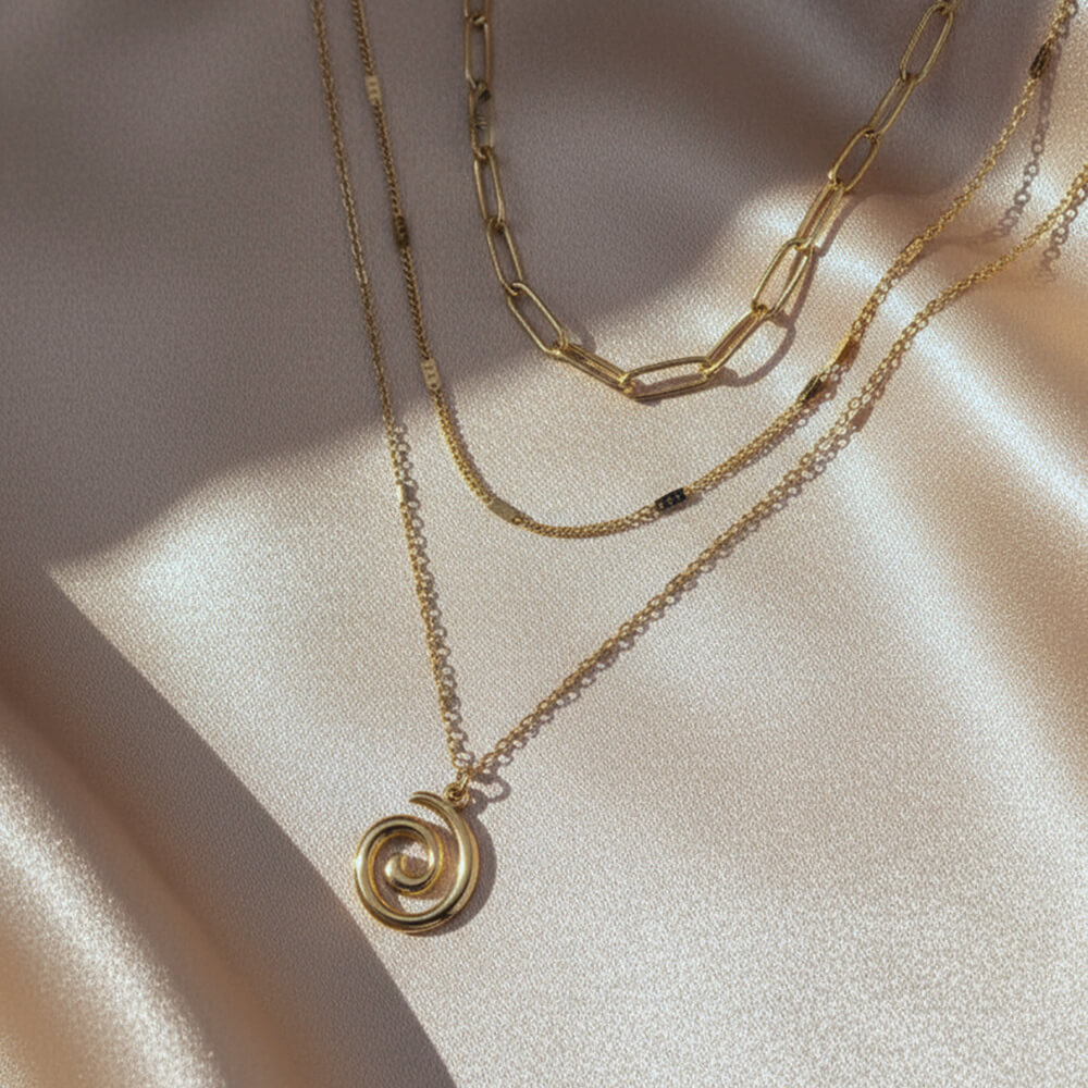 collar-acero-elegancia-estelar-1