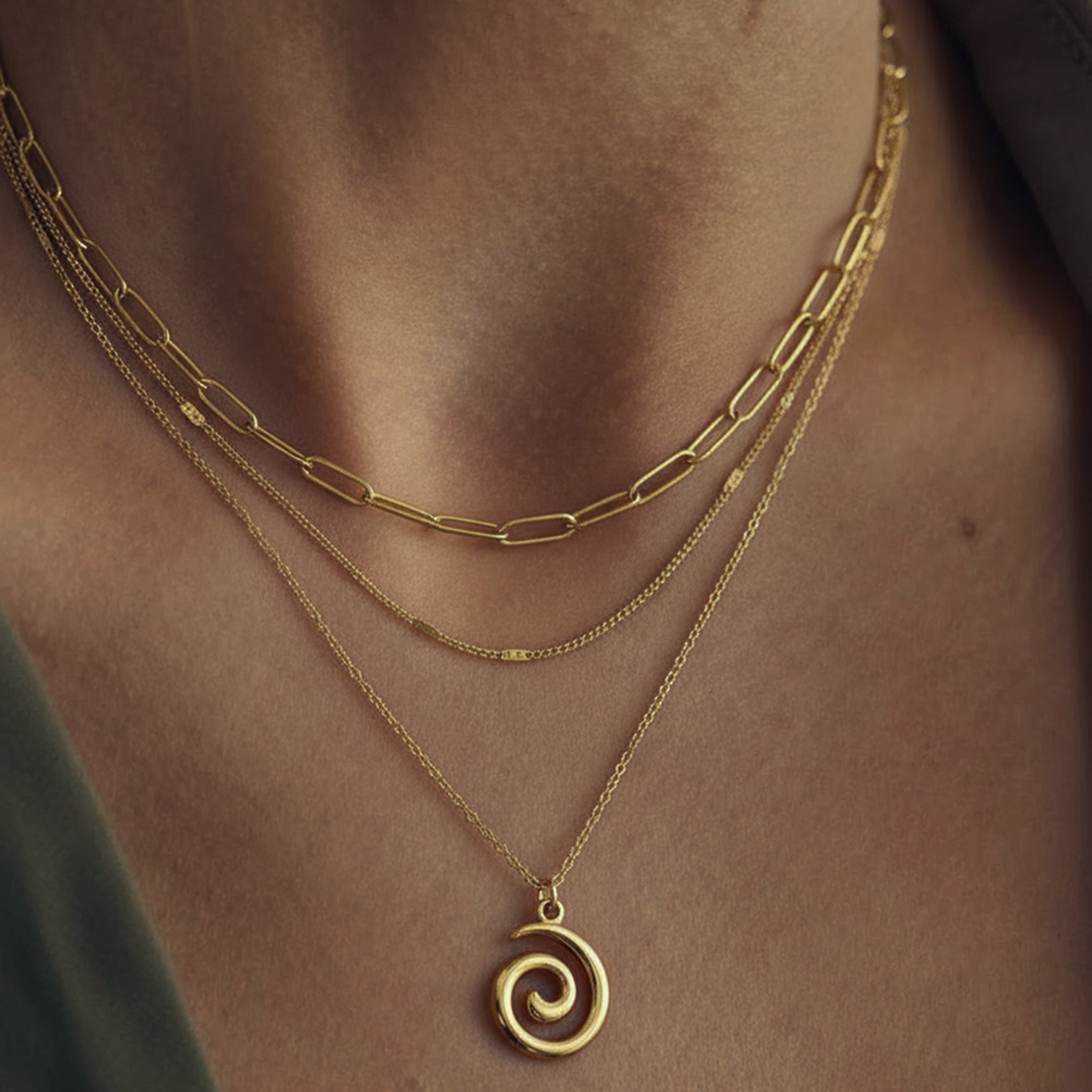 collar-acero-elegancia-estelar