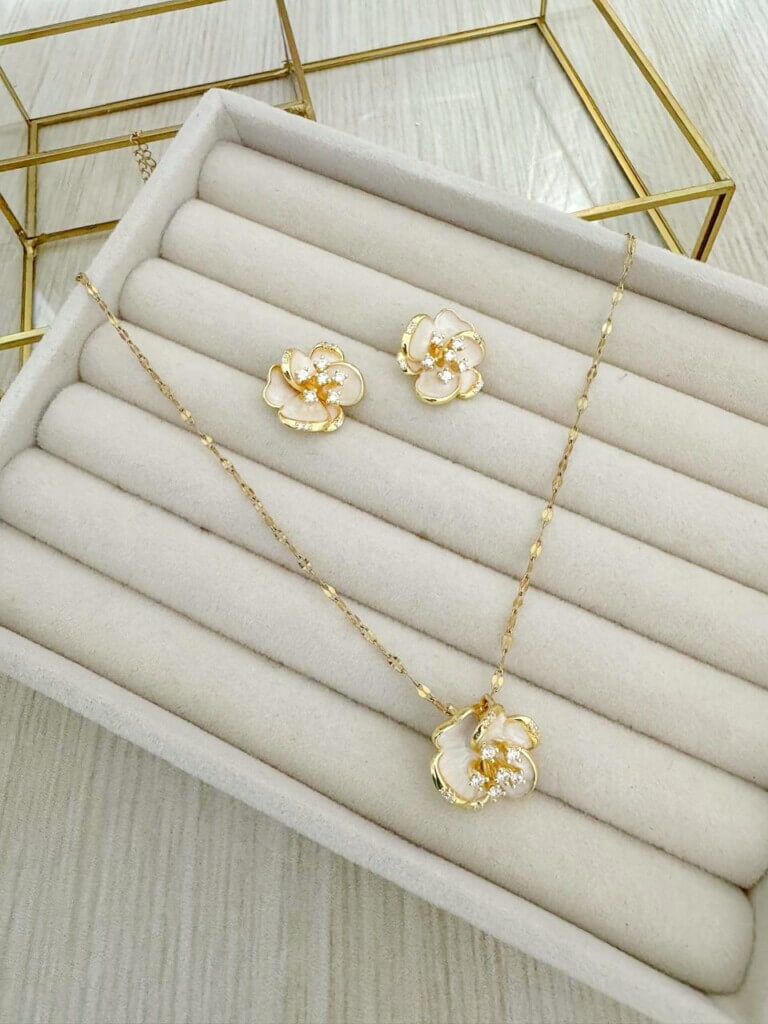set-mujer-petalo-puro-1
